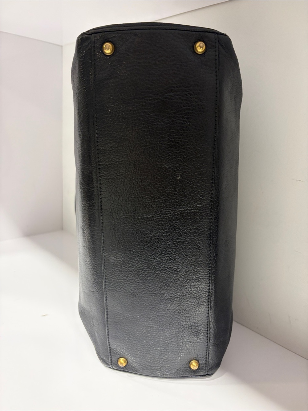 Gucci Black Leather Shoulder Bag with Gold GG Emblem - Picture 6 of 12